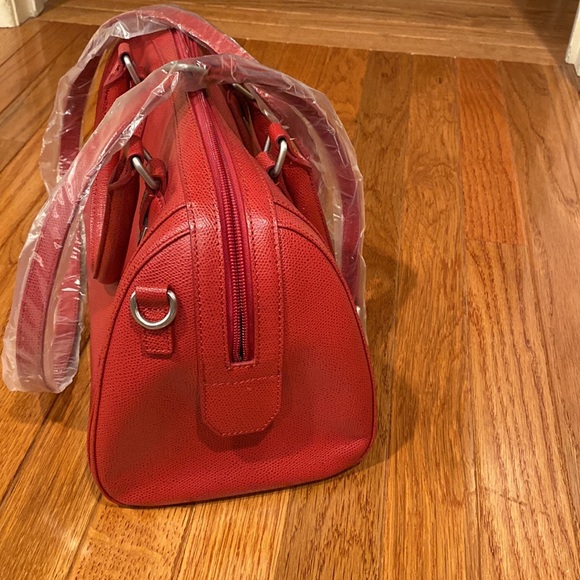 Ecco brand new red leather satchel bag with removable shoulder strap. - Picture 5 of 6